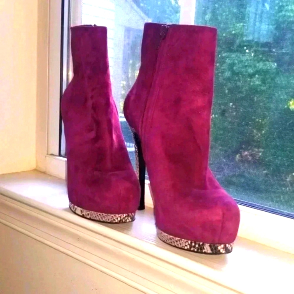 Pour La Victoire Suede Platform Booties - Size 7.5